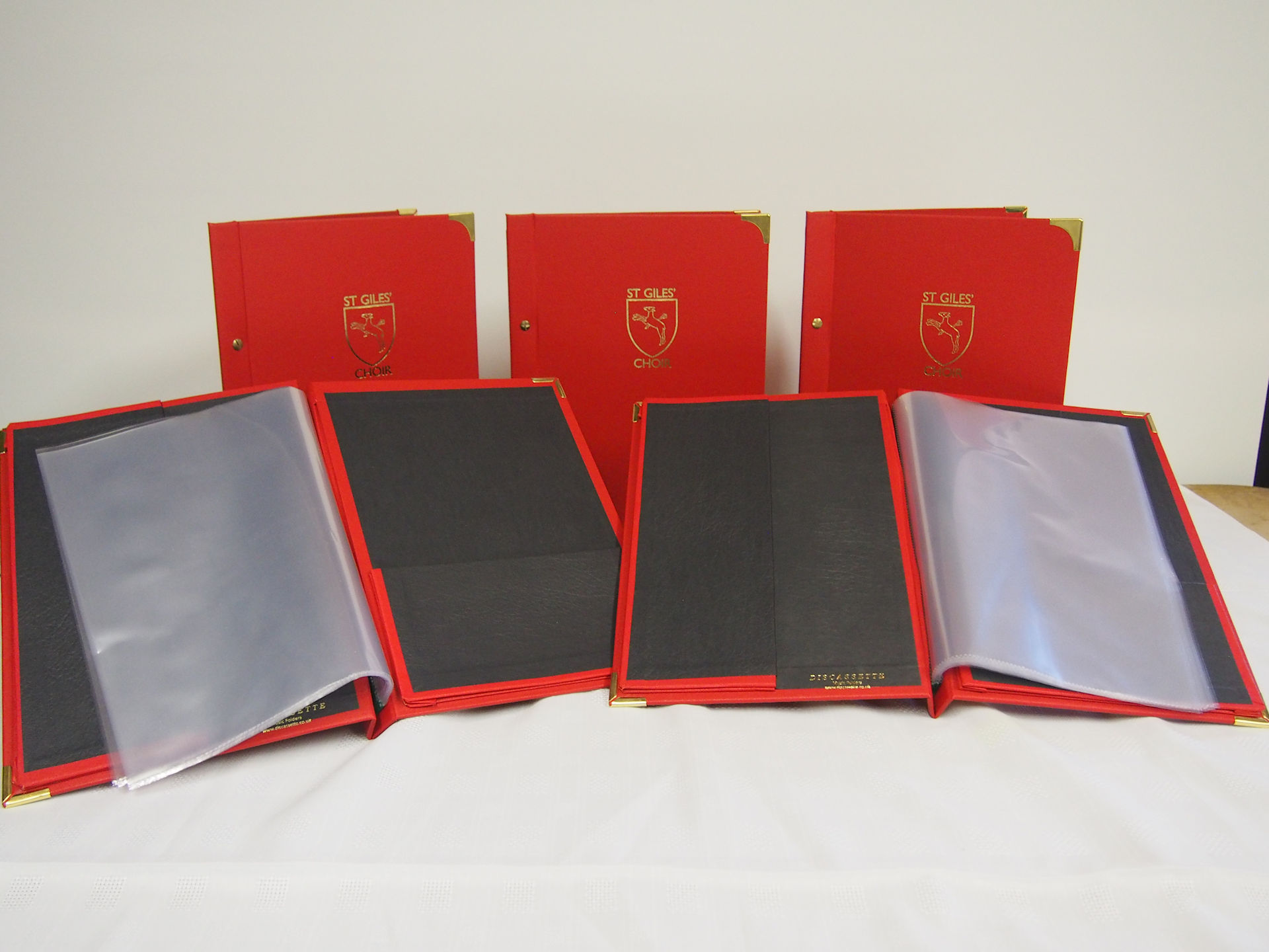 Q2 Choir Folder in Red and Gold